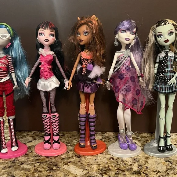 Monster High Doll Collection – 17 Dolls with Stands – Mattel 2010–2014 Era - Picture 2 of 4
